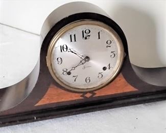 MANTEL CLOCK