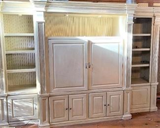 LARGE ENTERTAINMENT CENTER