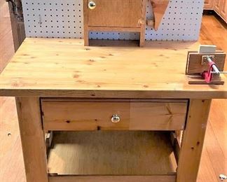CHILDS WORK BENCH