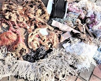 TASSELS & FRINGE