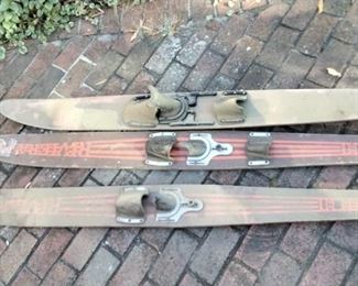 WATER SKIS