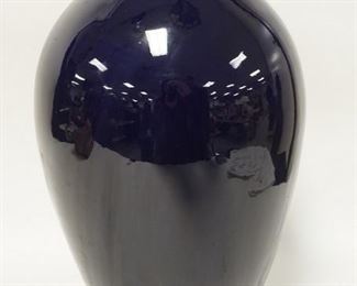 1082	LARGE COBALT BLUE POTTERY VASE MADE IN ITALY EXPRESSLY FOR JOHN WANNAMAKER HAS A RIM CHIP. 17 IN H 
