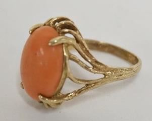 1228	10K GOLD & CORAL RING TOTAL WEIGHT IS 4.9 GRAMS
