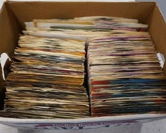 1344	LARGE LOT OF 45 RPM RECORDS, MAY CONTAIN MULTIPLES
