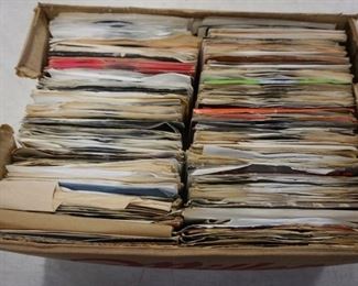 1346	LARGE LOT OF 45 RPM RECORDS, MAY CONTAIN MULTIPLES
