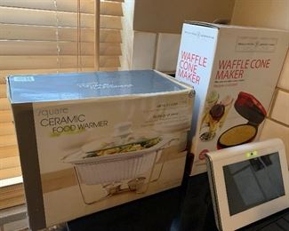 Food warmer, waffle cone maker