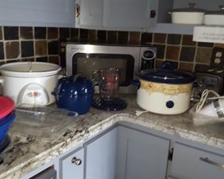 Small kitchen appliances crock pots microwave