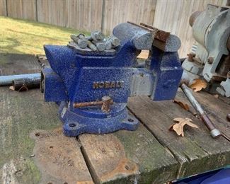 kobalt bench vise