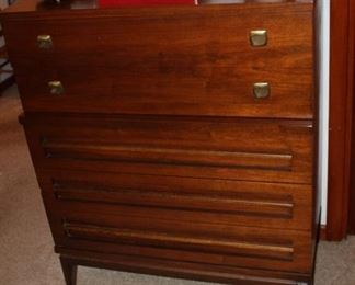 Bassett MCM chest of drawers