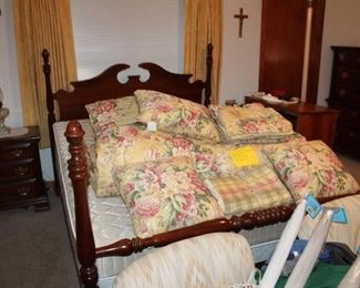 Broyhill Federal queen bed, four-poster