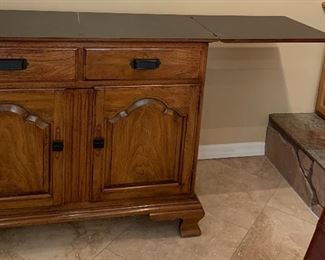 Thomasville Buffet Server 2 Door 2 Drawer