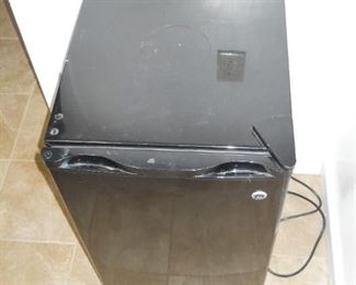 GE Black Minifridge