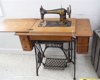 1910 Singer Treadle Sewing Machine