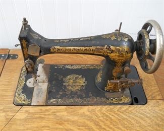1910 Singer Treadle Sewing Machine