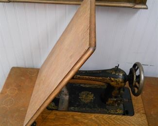 1910 Singer Treadle Sewing Machine