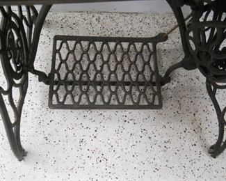 1910 Singer Treadle Sewing Machine