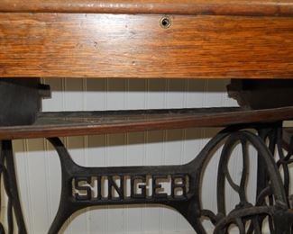 1910 Singer Treadle Sewing Machine