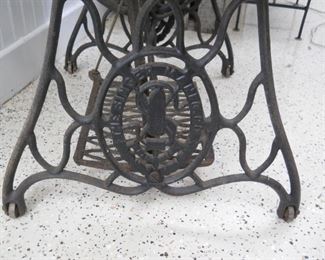 1910 Singer Treadle Sewing Machine