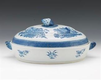 Chinese Nanking Export Blue and White Large Warming Dish and Domed Lid, Daoguang, Qing Dynasty 