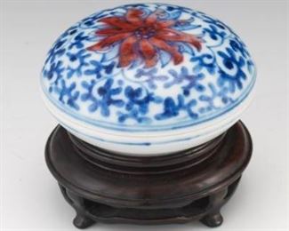 Chinese Porcelain Paste Box on Stand