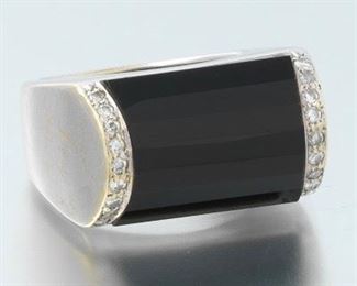 La Triomphe Onyx and Gold Ring 