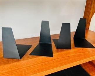 Two pairs of chic Bauhaus black metal bookends attributed to Marianne Brandt, ca 1930’s for Ruppel