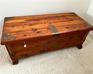Very nice cedar chest with key