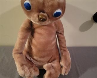 1982 E.T Stuffed animal by Showtime