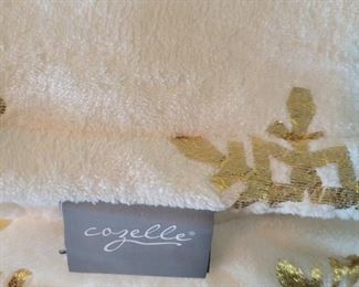 2 Cozelle plush holiday Throws