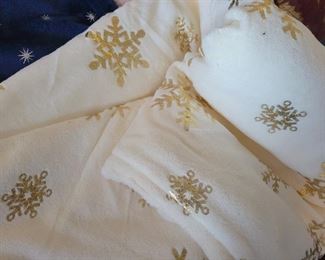 2 Cozelle plush holiday Throws