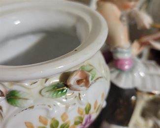 Gorgeous Porcelain Potpourri dish and  figurines 2 pcs, very ornate and complete/unbroken