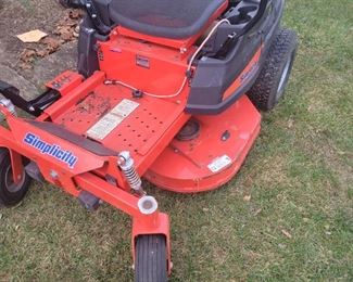 42 inch cut Simplicity zero turn mower with Briggs and Stratton motor, need a tune-up and new blades plus has some damage to plastic to right side plastic on cup holder