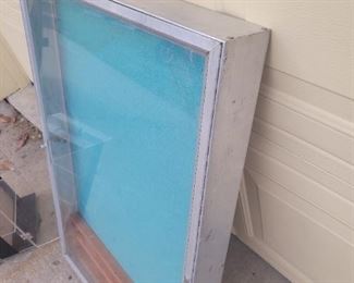 Locked display cabinets/cases locked with no keys