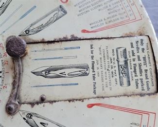 Boye Needle Co Needle  and Shuttle dispenser 