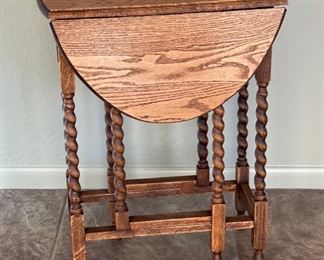 Antique Gateleg Table Barley Twist Oval Drop Leaf Table 29.5 x 24 x 13-34in HxWxD