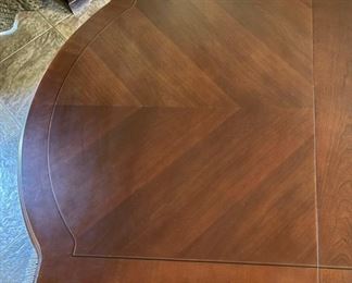 Thomasville Classic Dark Hardwood Dining Room Set Table w/ 6 Chairs Table: 30 x 44 x upholstered Chair: 45 x 27 x 24 Side Chair: 39 x 24 x 22 HxWxD