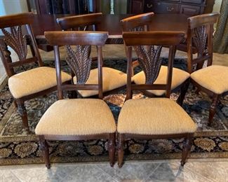 Thomasville Classic Dark Hardwood Dining Room Set Table w/ 6 Chairs Table: 30 x 44 x upholstered Chair: 45 x 27 x 24 Side Chair: 39 x 24 x 22 HxWxD