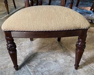 Thomasville Classic Dark Hardwood Dining Room Set Table w/ 6 Chairs Table: 30 x 44 x upholstered Chair: 45 x 27 x 24 Side Chair: 39 x 24 x 22 HxWxD