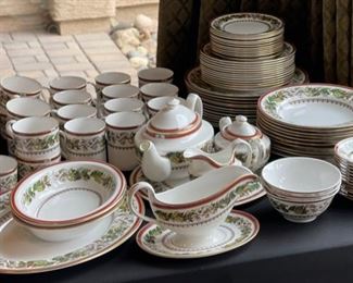 94pc Spode Christmas Rose China Set 94pc