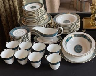 73pc Royal Doulton Carlyle China Set 73pc