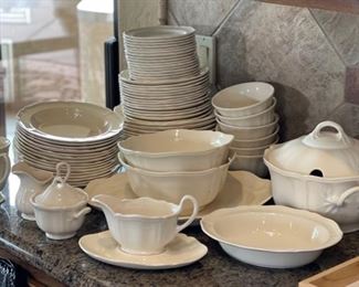 73pc Wedgwood Queensware Queens Plain 73 pc
