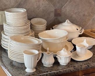 73pc Wedgwood Queensware Queens Plain 73 pc