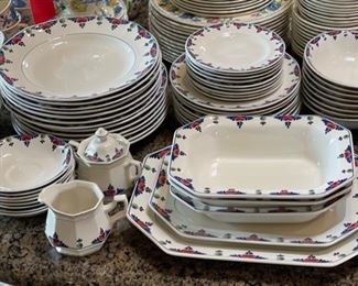 61pc Adams Veruschka China Set 61pc