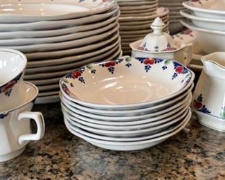 61pc Adams Veruschka China Set 61pc