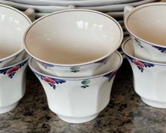 61pc Adams Veruschka China Set 61pc