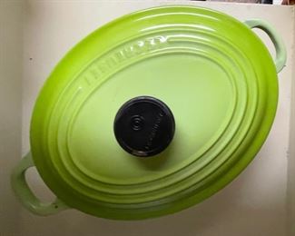 Le Creuset 23 Oval Dutch Oven Green 6 x 11 x 8in HxWxD