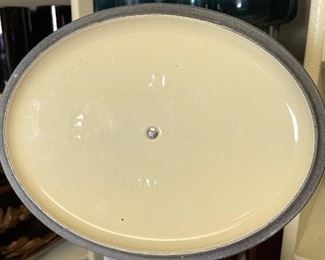 Le Creuset 23 Oval Dutch Oven Green 6 x 11 x 8in HxWxD