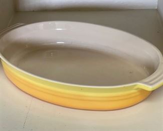 Le Creuset 10.0 Oval Baking Dish Yellow 2.5 x 16 x 10.5in HxWxD