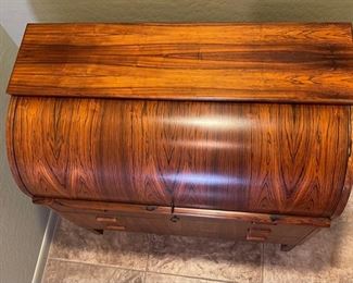 Vintage Egon Ostergaard Rosewood Cylinder Desk Roll Top MCM Scandinavian Modern Svensk Mobelindustri MSI 38 x 35 x 19 in HxWxD