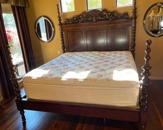 Thomasville Ernest Hemingway King Quintillia Poster Bed Mahogany 88 x 83x89 in HxWxD